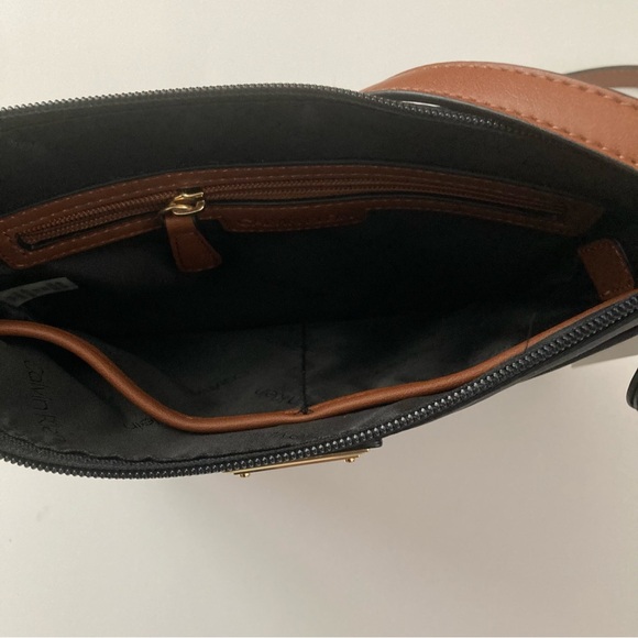 Calvin Klein Crossbody Bag - Picture 4 of 10